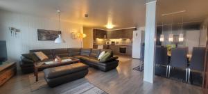 a living room with a couch and a table and a kitchen at Hansnes Havfiske in Hansnes