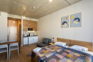 Ένα ή περισσότερα κρεβάτια σε δωμάτιο στο Redco Alpic New Gudauri - Ziggy Apartment +93 φωτογραφίες