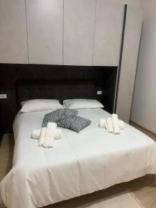 a large white bed with white pillows on it at Casa La Perla in Montevarchi