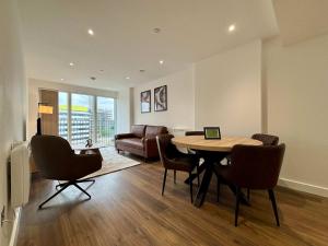 Et opholdsområde på Luxury 2 bed Apt Near Ascot & Windsor