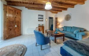 Χώρος καθιστικού στο Gorgeous Home In Dompierre-Sur-Charente