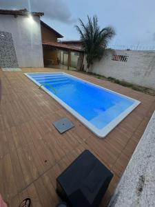 Swimmingpoolen hos eller tæt på Casa com piscina próximo a praia do atalaia e rua do atalho