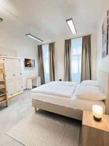 Postel nebo postele na pokoji v ubytování Sleep & Go Czech Republic - Praha 5 Anděl