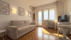 a living room with a couch and a television at La Casa Di Gianni in Ospedaletti