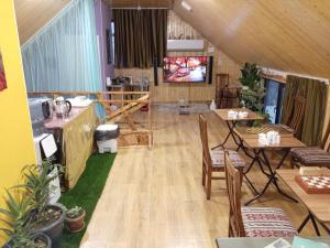 TV a/nebo společenská místnost v ubytování Baku Express Hostel