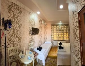 a bathroom with a tub and a sink and a bath tub at Ochil Tur Servis Guesthouse in Samarkand
