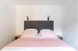 Ένα ή περισσότερα κρεβάτια σε δωμάτιο στο Veda hotel