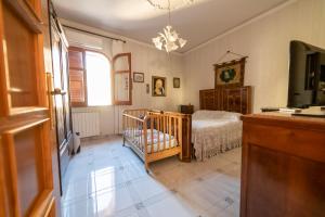 a bedroom with a crib in the corner of a room at Il Rifugio del Templare in Roccavaldina