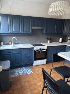 Kuchyň nebo kuchyňský kout v ubytování Maison 3 chambres à Lambres Lez Douai