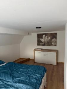 a bedroom with a bed and a painting on the wall at Fewo Donna in Altensteig