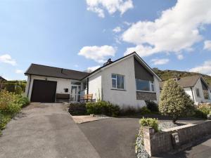 Casa blanca con entrada en 2 Bed in Staveley SZ439, en Staveley