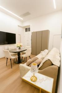 a living room with a couch and a table at WELCOME RIVIERA Mazzini 77 appartamento lusso nel centro di Rapallo,WIFI, condizionamento in ogni stanza, attrezzato con tutto quello che serve in una casa, per un soggiorno da favola, parcheggio a pagamento 15euro al giorno da prenotare in anticipo in Rapallo