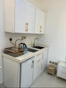 Dapur atau dapur kecil di جناح الراحة Medina- comfort suite