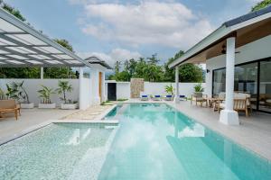 Bazén v ubytování Luan Residence 3BR Pool Walk to Beach and Village nebo v jeho okolí