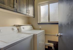 a laundry room with a washer and dryer at Urban Roundabout in Bend +30 photos