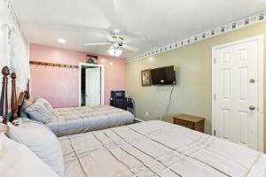 Postel nebo postele na pokoji v ubytování The Cowboy Social Unit 15 + 20 fotografií