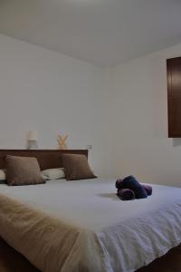 a bedroom with a large bed with white sheets at Villa Rosa Canfranc, tu refugio en el corazón del Pirineo Aragonés in Canfranc +16 photos