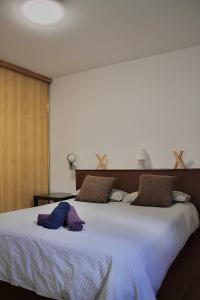 a bedroom with a large bed with two pillows on it at Villa Rosa Canfranc, tu refugio en el corazón del Pirineo Aragonés in Canfranc