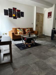 a living room with a couch and a table at Enzo in Santeagueda