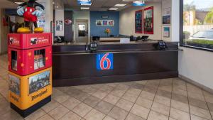 a waiting area of a gas station with a cash counter at Motel 6-Anaheim, CA - Maingate in Anaheim +16 photos