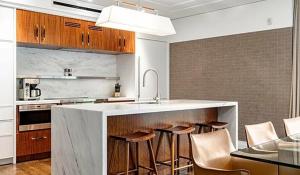 Dapur atau dapur kecil di Modern Alpine Elegance in Park City