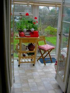 a room with a table with a plant on it at 80 Rushes Road, Petersfield GU32 3BP in Petersfield