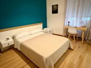a bedroom with a bed and a table and a desk at Moonlight Drive in Cava deʼ Tirreni