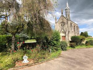 Aed väljaspool majutusasutust Logement f2 Bains les bains La Chapelle