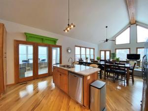 Gallery image of Mackinac Palace in Saint Ignace