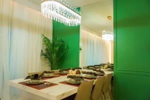 a dining room with a long table and a green wall at Windsor Cay House-your dream theme house! in Orlando