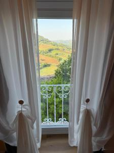 Pemandangan gunung umum atau pemandangan gunung yang diambil dari homestay