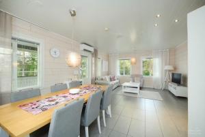 Posezení v ubytování Villa Metsola