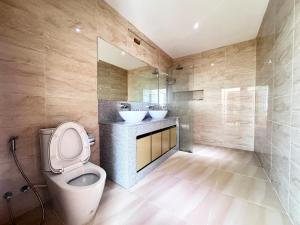 a bathroom with a toilet and two sinks in it at Bobut beach, Koh Samui, Thailand, sea view, four-bedroom, four-bathroom villa C in Amphoe Koh Samui +18 photos