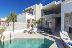 Fotografie z fotogalerie ubytování Three Moirai Villa - with 2 Heated Pools v destinaci Arménoi
