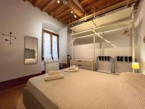 a bedroom with a large bed with towels on it at Aurora 88 Apartments in Arezzo