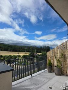 a balcony with a fence and a blue sky at Penthouse Râșnov 80mp, balcon 30mp in Râşnov