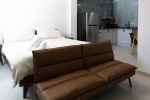 Η κουζίνα ή μικρή κουζίνα στο Modern Studio Suite in Art District