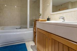 Et badeværelse på Apartamento 55 + 16 billeder