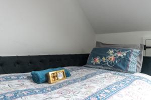 a bed with a black head board and two pillows at Stylish 3 BD | Prime Location | Fast train to London in Bickley