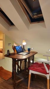 Ένα ή περισσότερα κρεβάτια σε δωμάτιο στο Cosy Suite with Private Access in London Putney +74 φωτογραφίες