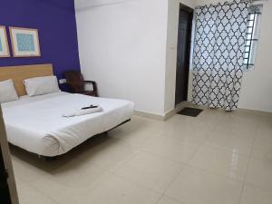 Postel nebo postele na pokoji v ubytování Hotel O R J Residency + 66 fotografií