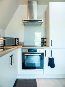 Kuchyň nebo kuchyňský kout v ubytování Sleek one-bedroom apartment next to Leeds Arena