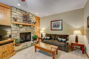 Χώρος καθιστικού στο Chetola: Berkshires 3