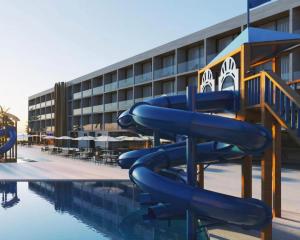 Bazén v ubytování Porto 2 life Resort Muro Alto nebo v jeho okolí