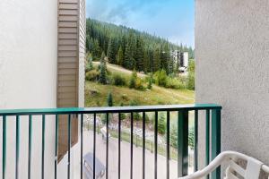 En balkon eller terrasse på Iron Horse Resort 5064