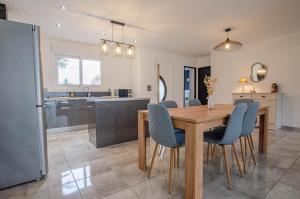 Η κουζίνα ή μικρή κουζίνα στο La jouquiniere +5 φωτογραφίες