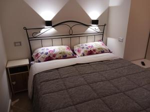 a bedroom with a large bed with two pillows at il Boschetto da Michael -quercia in Badia Al Pino +13 photos