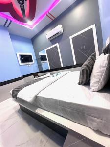 Μια τηλεόραση ή/και κέντρο ψυχαγωγίας στο Hotel The Peace Point