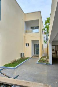 a large white building with a balcony in a yard at Appartement moderne et lumineux au centre-ville in La Celle-sous-Gouzon +6 photos