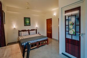 Postel nebo postele na pokoji v ubytování Faunora Thekkady